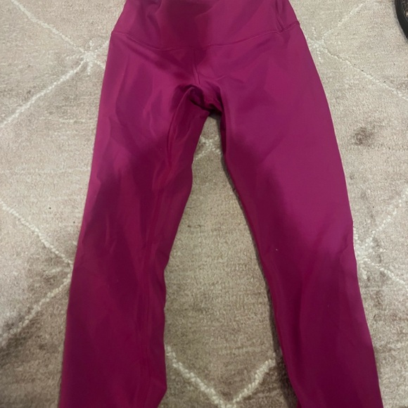 Size 8 Lululemon Athletica Magenta Purple Wunder Train High-Rise Crops 23” - Picture 1 of 5